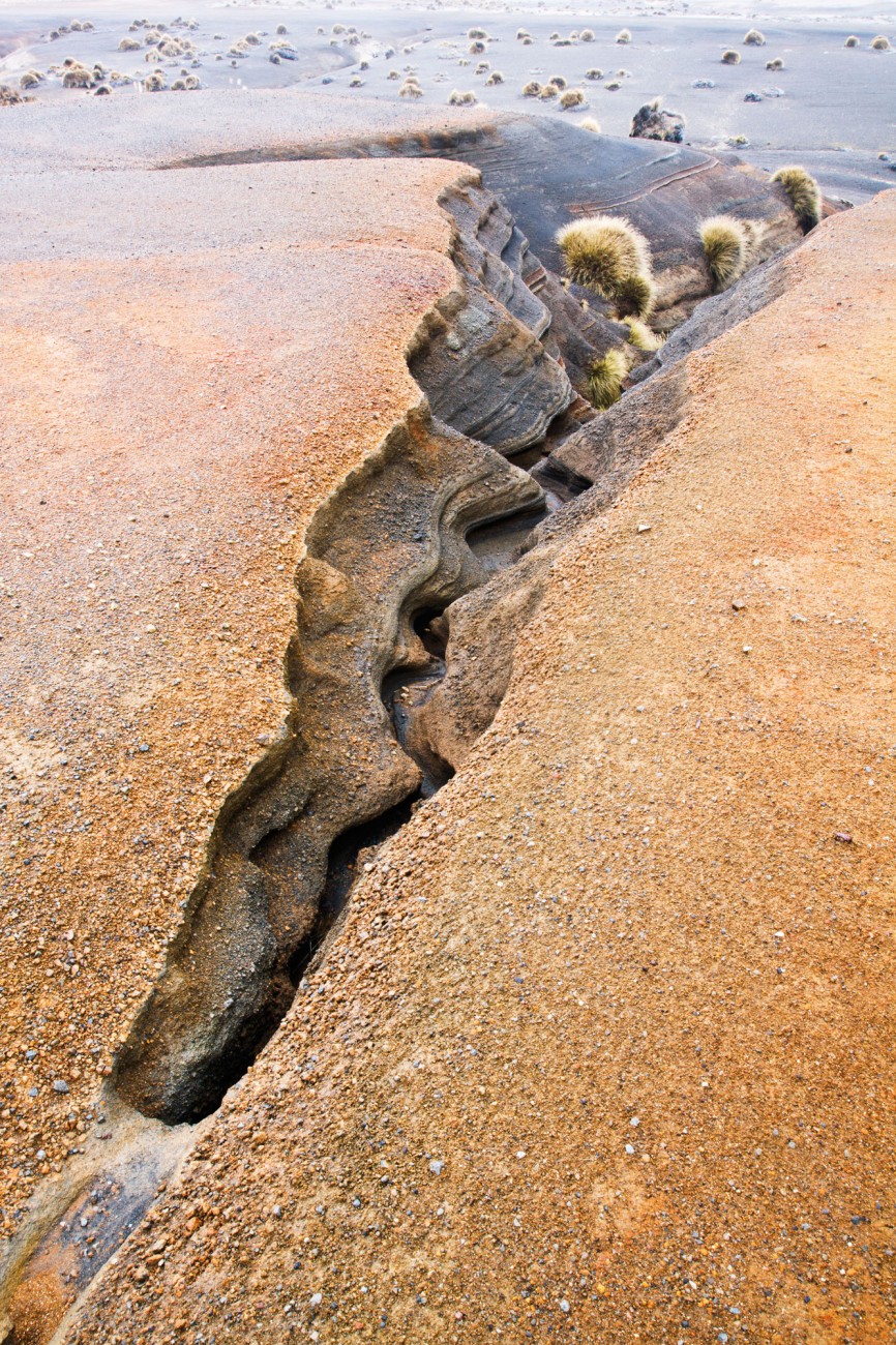 117_TeOnetapu_bodyimage3 Deep crevasse-like fissures where rainstorms have gouged out the soft, unconsolidated volcanic deposits are a feature of the higher parts of desert.