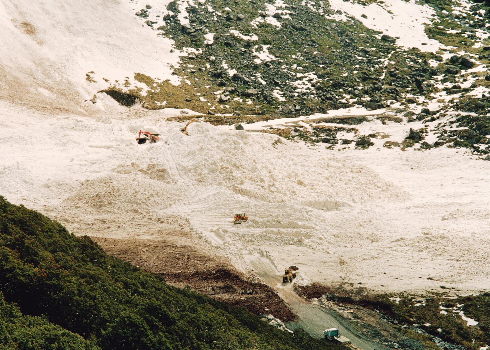 Although it may take days to clear the spoil from a large avalanche, an equal hazard is posed by the very violent wind blast associated with many avalanches. These have the power to rupture eardrums, strip bark from trees (to say nothing of flattening forests) and throw heavy machinery around like playthings. Between 50 and 150 avalanches-both natural and deliberately detonated-take place along the upper Hollyford each year.