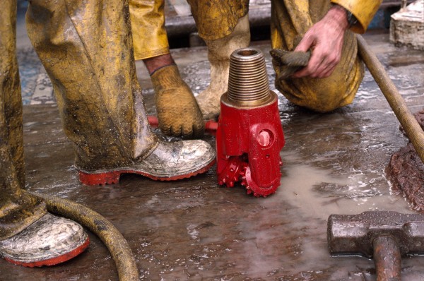 A new tricone bit is about to get its first taste of rock. Worth $8000, it will pulverise between 500 and 1000 metres of rock during its 60 hours of useful life. Each minute, some 1500 litres of mud will spurt out through five 8 mm holes at a velocity of over 100 metres per second, lubricating the bit and flushing away cuttings.